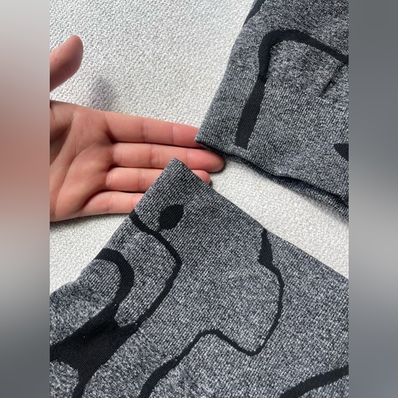 2 Piece Workout Set - Seamless High Waist Running Shorts & Sports Bra - Picture 10 of 15